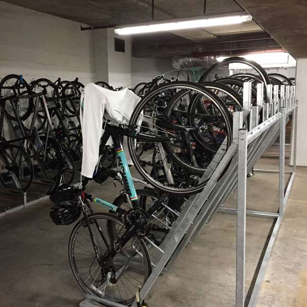 Cykelställ & cykelparkering | Cykelställ i två våningar och andra kompakta lösningar | FalcoVert kompakt cykelställ | image #7 |  