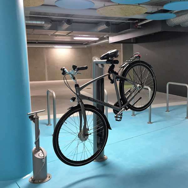 Cykelställ & cykelparkering | Cykelpumpar & Servicestationer | FalcoFix 2.0 Servicestation med cykelpump och cykelverktyg | image #2 |  