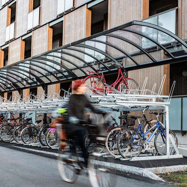Cykelställ & cykelparkering | Cykelställ i två våningar och andra kompakta lösningar | FalcoLevel Eco - cykelställ i två våningar | image #2 |  