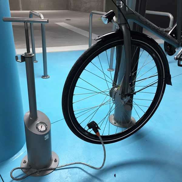 Cykelställ & cykelparkering | Cykelpumpar & Servicestationer | FalcoFix 2.0 cykelpump | image #2 |  