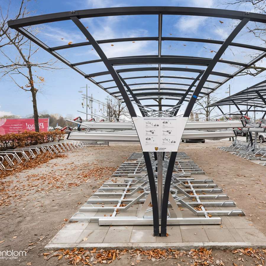 Linköping Resecenter - Falco Rail med tvåvåningsställ Falco Premium