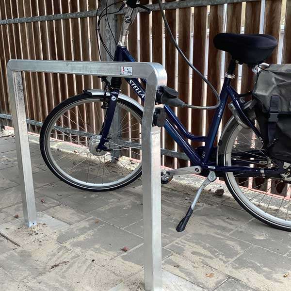 Cykelställ & cykelparkering | Cykelställ med laddningsuttag för elcyklar | FalcoForce cykelbåge med laddningsuttag | image #5 |  