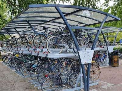 Linköping Centralstation - Falco Rail med tvåvåningsställ Falco Premium