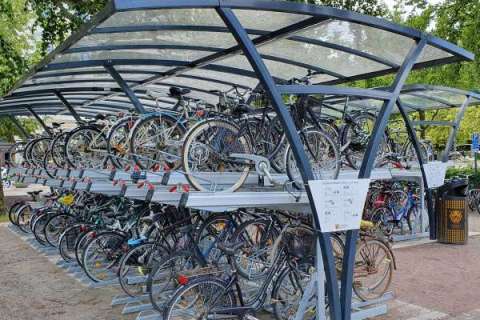 Linköping Centralstation - Falco Rail med tvåvåningsställ Falco Premium