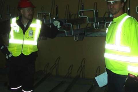 Cykelboxen inreder cykelgarage med cykelställ i två plan åt Skanska i Uppsala