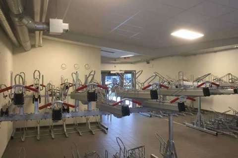 Jönköpings Kommuns nya cykelhus med Falco Premium tvåvåningsställ