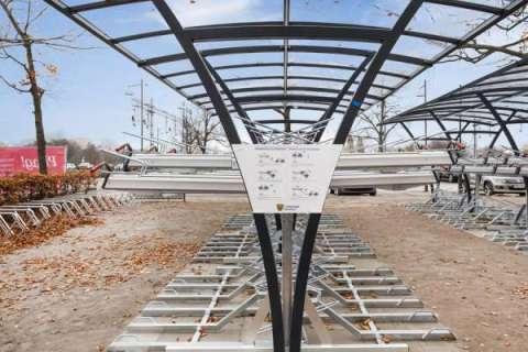 Linköping Resecenter - Falco Rail med tvåvåningsställ Falco Premium