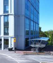 Tvåvåningsställ FalcoLevel Eco med cykeltak FalcoRail - Drevikshöjden, Farsta