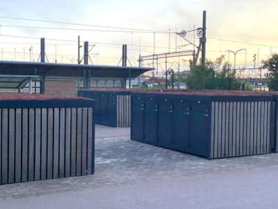 Ramlösa Station - Nya cykelboxar Falco Lok Q med vackra sedumtak och nyckelfri access