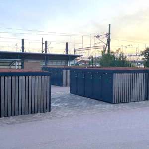 Ramlösa Station - Nya cykelboxar Falco Lok Q med vackra sedumtak och nyckelfri access