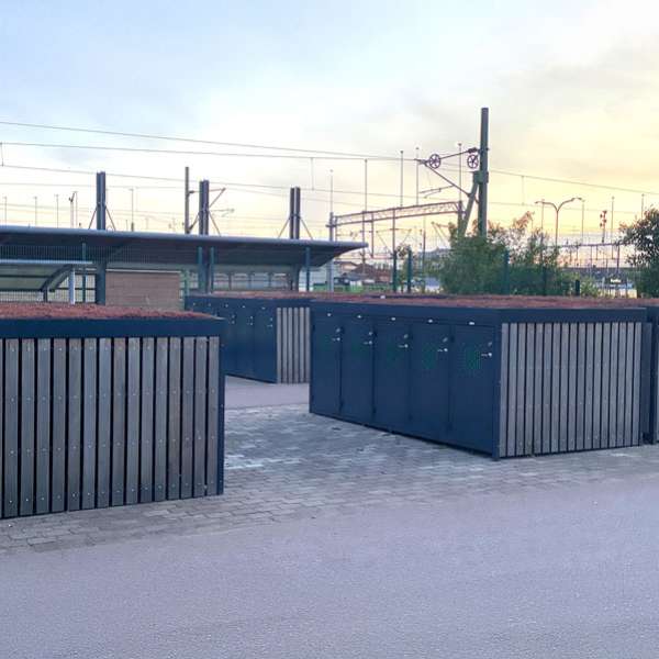 Ramlösa Station - Nya cykelboxar Falco Lok Q med vackra sedumtak och nyckelfri access