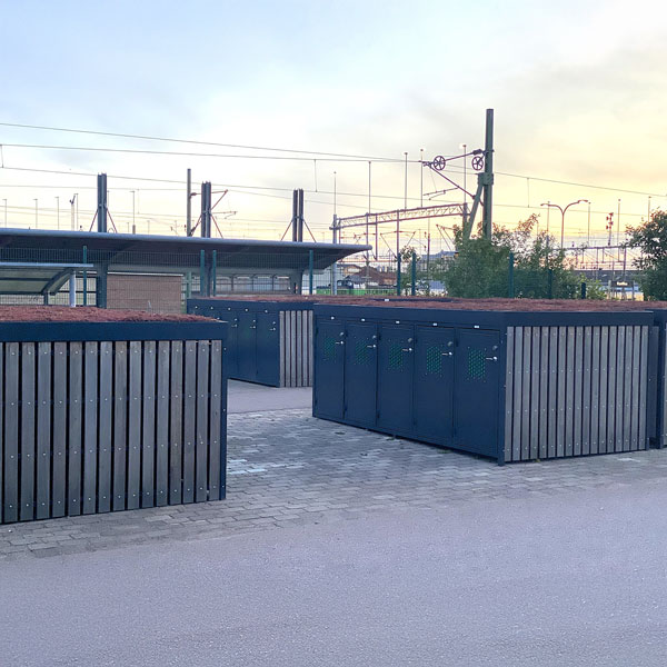 Ramlösa Station - Nya cykelboxar Falco Lok Q med vackra sedumtak och nyckelfri access