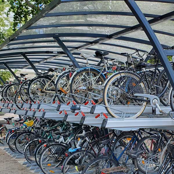 Linköping Centralstation - Falco Rail med tvåvåningsställ Falco Premium