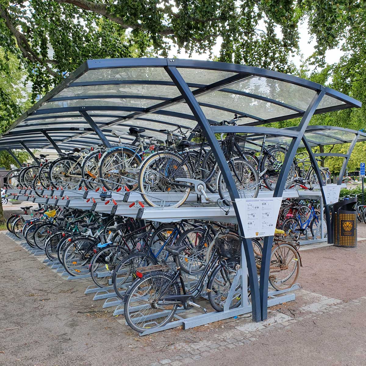 Linköping Centralstation - Falco Rail med tvåvåningsställ Falco Premium