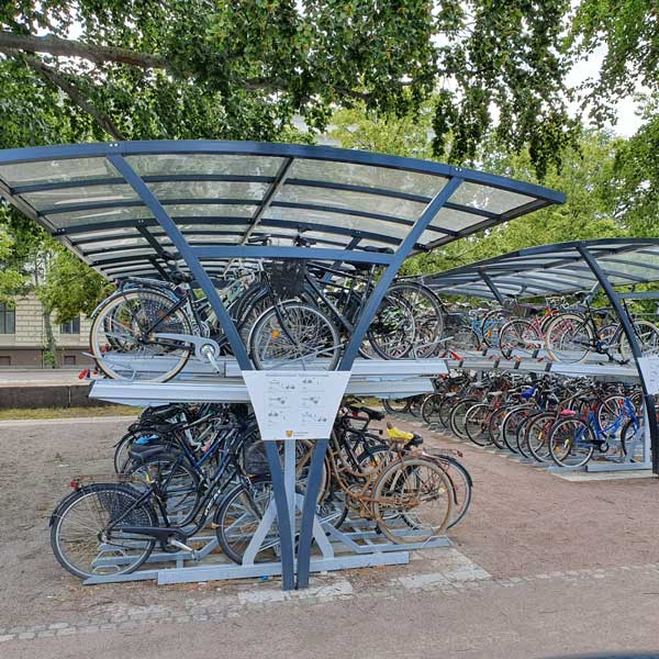 Linköping Centralstation - Falco Rail med tvåvåningsställ Falco Premium