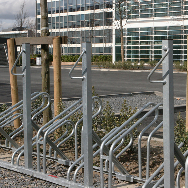 Falco A-11 extra säkert cykelställ med ramlåsning typ Stolpe