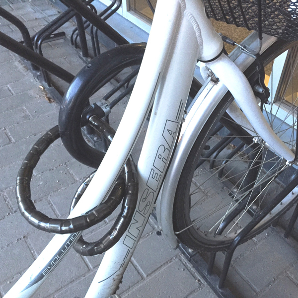 Falco A-11 extra säkert cykelställ med ramlåsning typ Diagonal