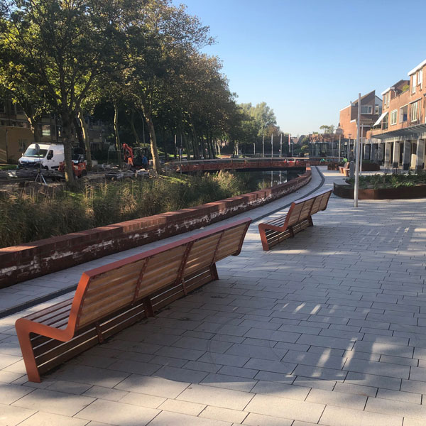 FalcoLinea bänk med ryggstöd, i trä