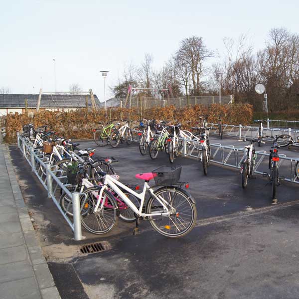 Falco-DK – enkeltsidigt cykelställ för snedparkering